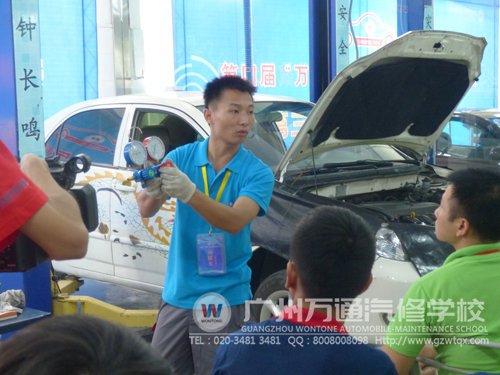 练杰成老师比赛现场