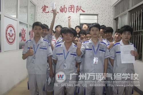 参加学生会面试的学生