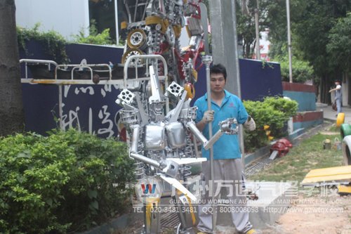 广州万通优秀学子梁洪光，他为同学们讲述学习经历，分享经验