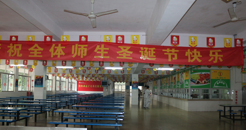 饭堂也拉起横幅