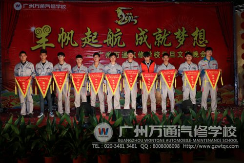获得“文明宿舍”的宿舍代表合影