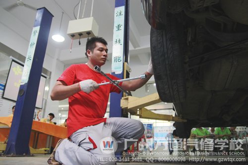 梁洪光在赛场上专心比赛