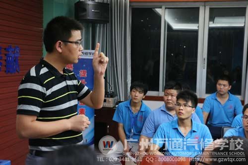 广州万通汽修学校李永朋校长在开班典礼上发言