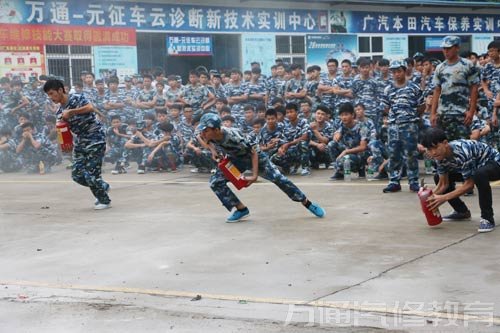 同学们亲自上阵