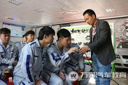同学们好奇心十足