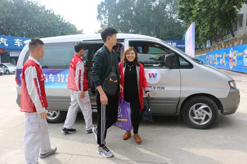 细心服务广获好评，报名热度火力全开