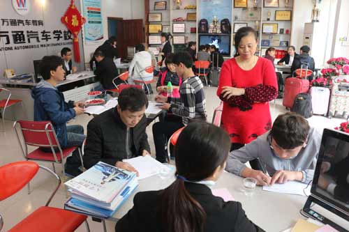 学汽修太火了，不来就再等一年
