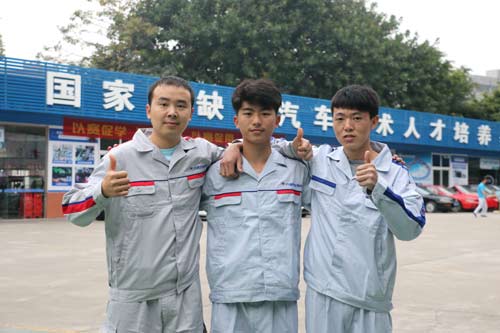 学汽修太火了，不来就再等一年