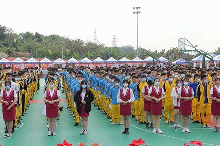广州万通汽车学校2021年春季大型人才双选会取得圆满成功！